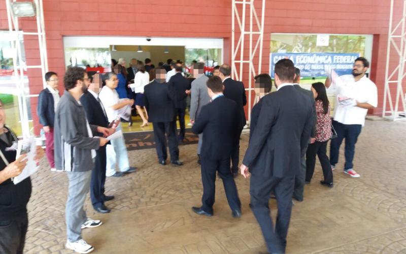 Sindicato e Apcef-SP protestam durante reunião que reuniu dez superintendências da Caixa Foto: Seeb-SP