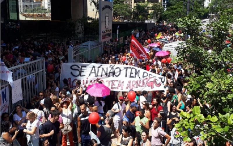 Servidores protestam contra substitutivo de autoria do vereador Caio Miranda (PSB), aprovado por seis votos a três Foto: Reprodução