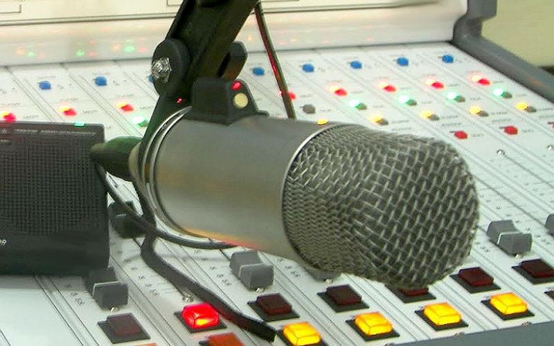 Central de rádio vai distribuir conteúdos via web e pode chegar a cerca de seiscentas emissoras livres pelo país. Mídia livre contra monopólio das comunicações Foto: CC Wikimedia