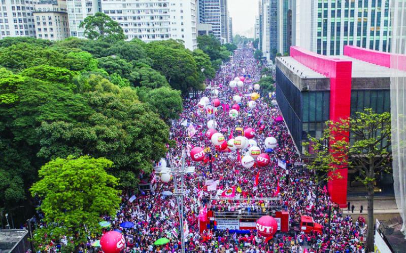 Trabalhadores tomaram a Avenida Paulista contra a reforma da Previdência no Dia Nacional de Paralisações, em 15 de março de 2017. O movimento ganhou adesão em todas as regiões do país