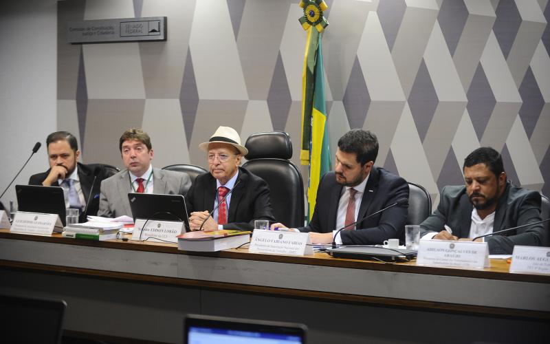 Guilherme Feliciano, o segundo da direita para a esquerda, vê várias inconstitucionalidades no PLC 38 Foto: Edilson Rodrigues / Agência Senado
