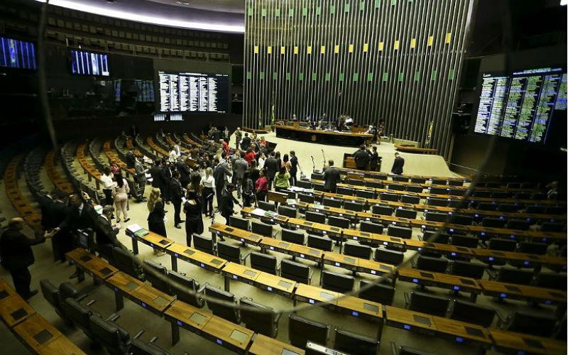 Mais da metade dos atuais deputados federais não voltarão à Câmara em 2019, mas parlamentares que chegam vão aprofundar o conservadorismo e as negociações por aprovação de matérias Foto: Marcelo Camargo/Agência Brasil
