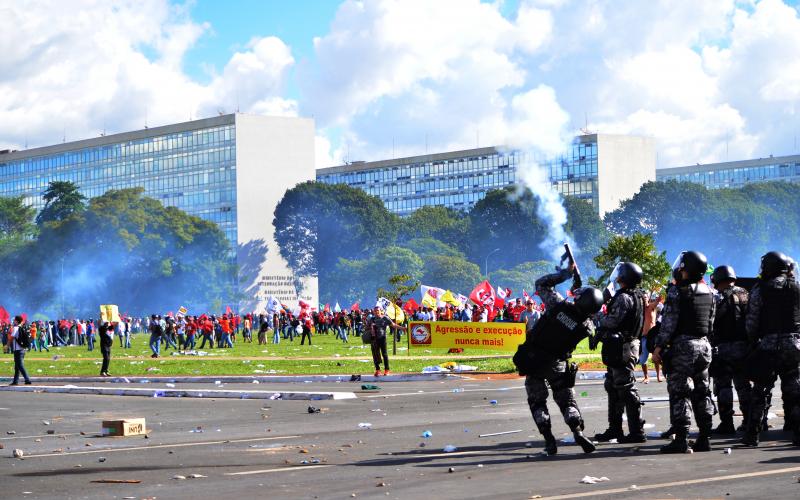 Repressão do governo Temer durante marcha em Brasília, em 24 de maio Fotos Públicas