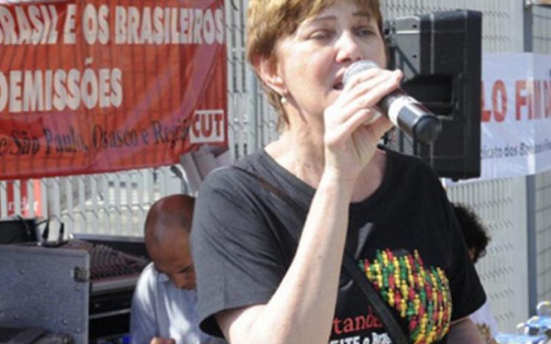 Rita Berlofa, em manifestação contra demissões no Santander Foto: Seeb-SP