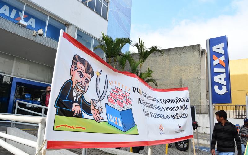 Ato contra o desmonte da Caixa em agência de Santana realizado em 2016 Foto: Mauricio Morais