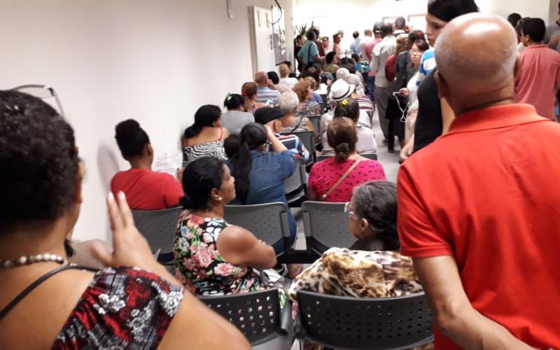Agência São Miguel Paulista do Santander apresenta superlotação e longas filas Foto: Seeb-SP