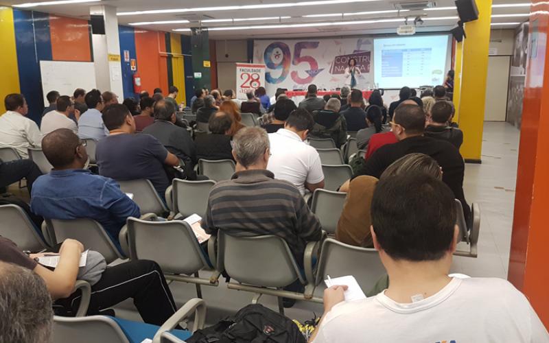 Audiência do seminário sobre empresas públicas promovido pela Faculdade 28 de Agosto e o Sindicato Foto: Seeb-SP