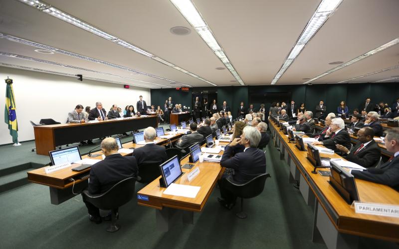 Enquanto comissão especial votava, segurança ostensiva garantia que 'reforma' avançasse na Câmara Foto: Luis Macedo / Câmara dos Deputados