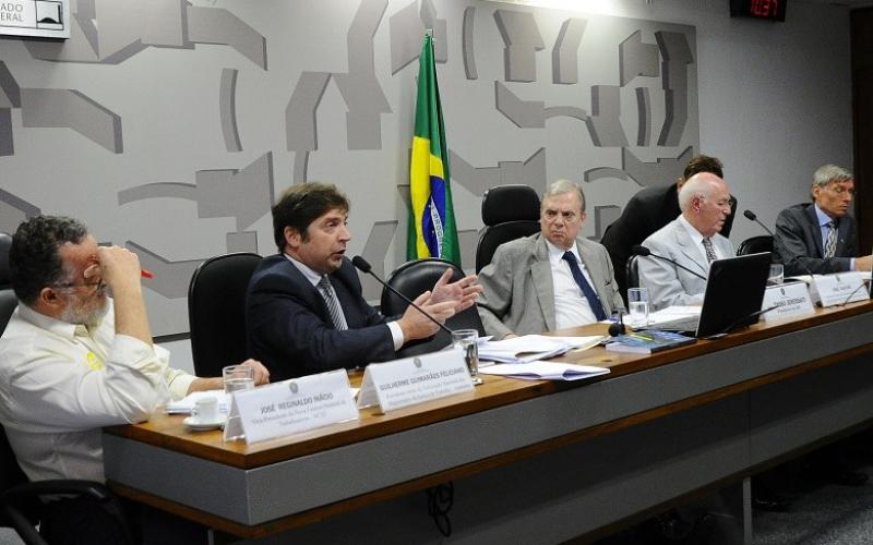 Guilherme Feliciano, vice-presidente da Anamatra, afirma que a a proposta de reforma, ao contrário do que dizem os governistas, retira direitos dos trabalhadores Foto: Geraldo Magela / Agência Senado