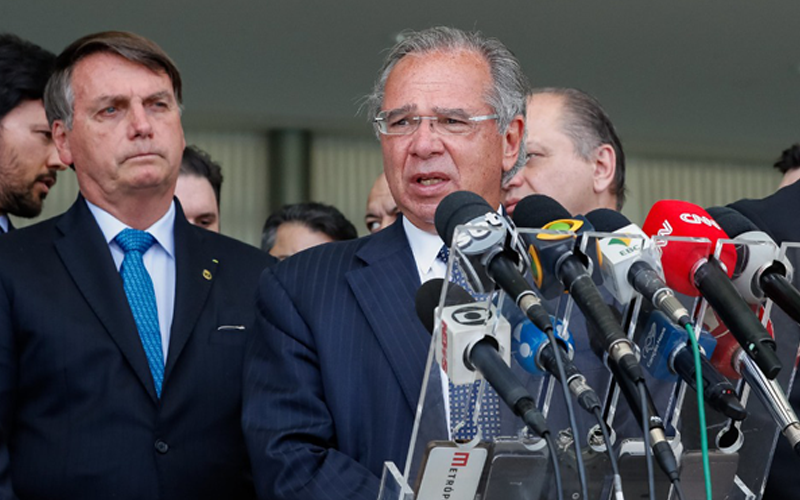 Presidente da República, Jair Bolsonaro e Ministro da Economia, Paulo Guedes, durante coletiva de imprensa após reunião com ministros e parlamentares - Foto: Alan Santos/PR