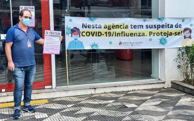 Foto: Seeb/SP O dirigente Paulo Sobrinho no protesto da agência do Bradesco