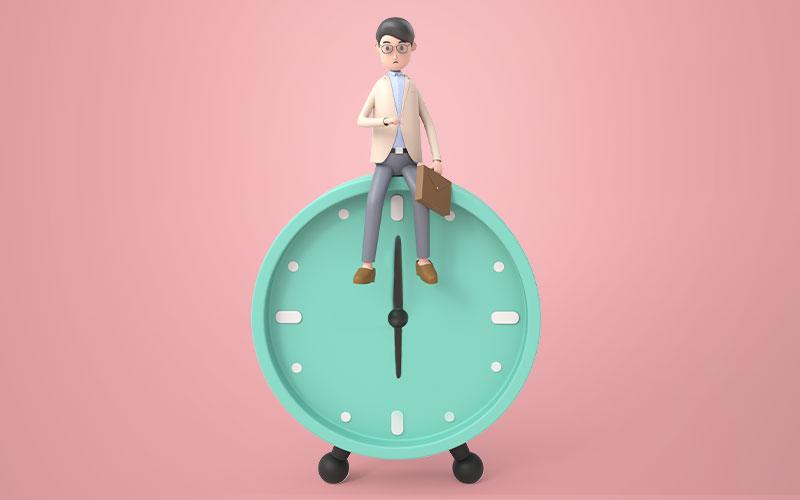 Imagem: Freepik Imagem de um trabalhador sentado em um relógio marcando 18h, ansioso para ser liberado do trabalho