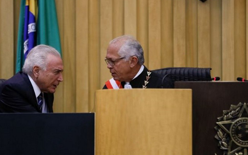 Ao lado de Temer, o novo presidente Brito Pereira disse que a lei será cumprida, mas cabe ao Judiciário aplicá-la Foto: Beto Barata/PR