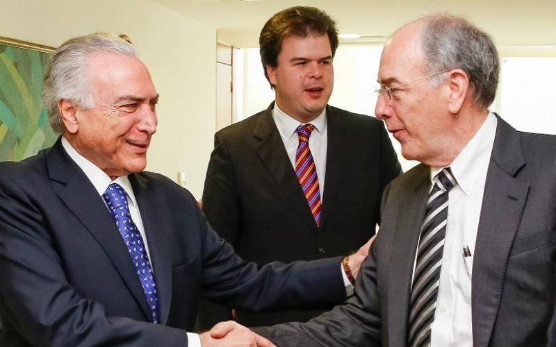 Michel Temer e Pedro Parente levaram a Petrobras a deixar de atender necessidades do país e satisfazer seus acionistas, em busca incessante de lucros fáceis Foto: Marcos Correa/Fotos Públicas
