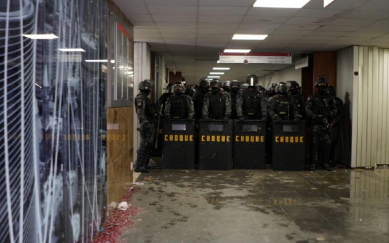 Tropa de Choque da PM agrediu violentamente os servidores estaduais na Alesp Foto: Reprodução