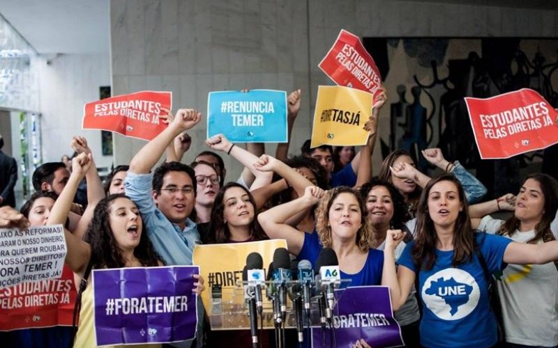Estudantes entregaram abaixo-assinado ao presidente da Câmara dos Deputados, Rodrigo Maia Foto: Mídia Ninja