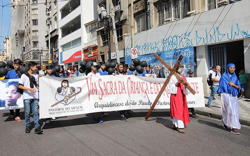 Evento chama a atenção do poder público para garantir às crianças o direito à educação, à saúde e ao lazer Foto; FELIPE MASCARI/RBA