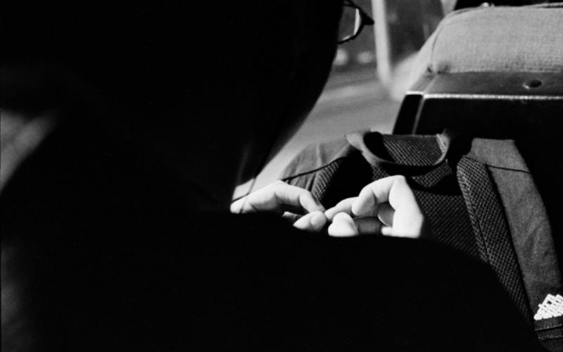 Até o momento, aplicativo está disponível apenas para o sistema Android. Serviço é considerado essencial para garantir o anonimato e descrição às vítimas que estão confinadas com os agressores CC 2.0 Timothy Brown