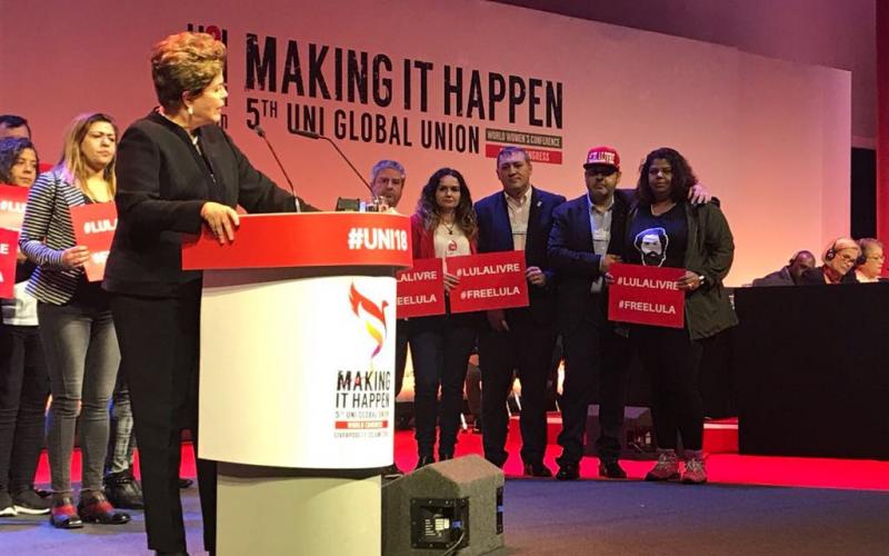 Foto: Seeb-SP Delegação brasileira acompanha o discurso da ex-presidenta Dilma Rousseff no Congresso da Uni Global Union