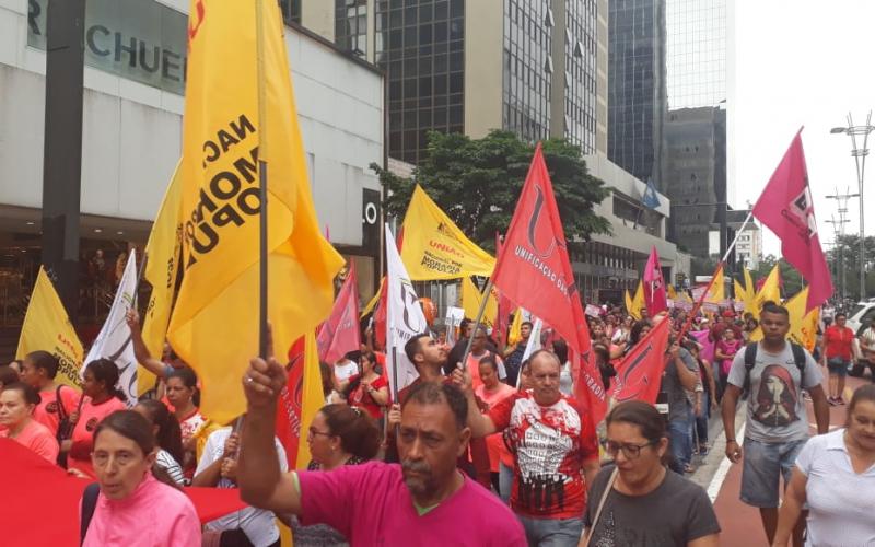 Manifestantes fecharam uma das pistas da Avenida Paulista nesta terça 7 Foto: Seeb-SP