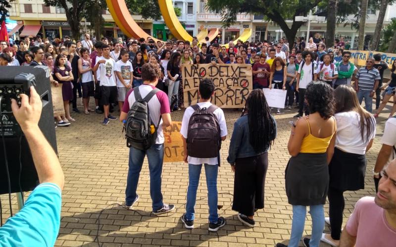 Em Jundiaí, estudantes unidos pela educação na manhã desta quinta-feira Gerson Pereira/Contraf-CUT