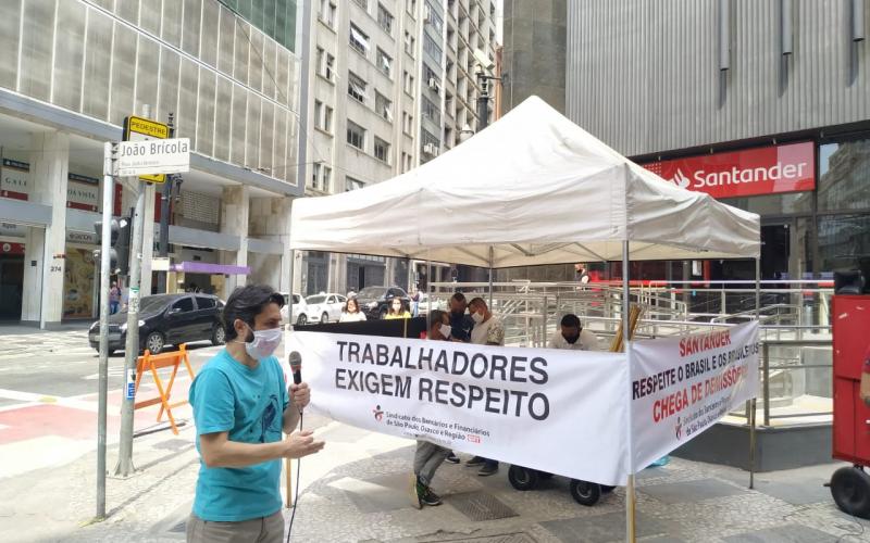 Terceirização do call center gerou uma série de protestos desde setembro. Na foto, manifestação na região central de São Paulo Arquivo Seeb-SP