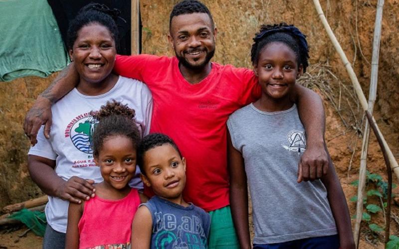 Excluídos da lista de atingidos pela empresa controlada e familiares deverão receber sua casa em janeiro Foto: MOVIMENTO DOS ATINGIDOS POR BARRAGEM