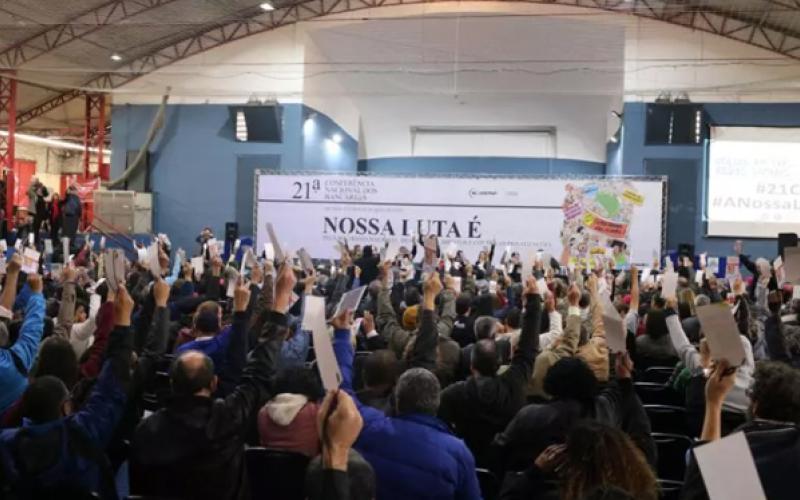 Categoria realiza sua 21ª Conferência Nacional, em agosto, com o tema Nossa Luta é pela soberania nacional, democracia, direitos e contra as privatizações. Com acordo de dois anos fechado em 2018, bancários puderam se organizar para a luta