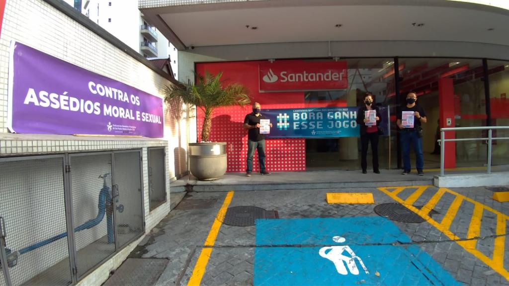 Protesto do Sindicato contra a reestruturação promovida pelo Santander
