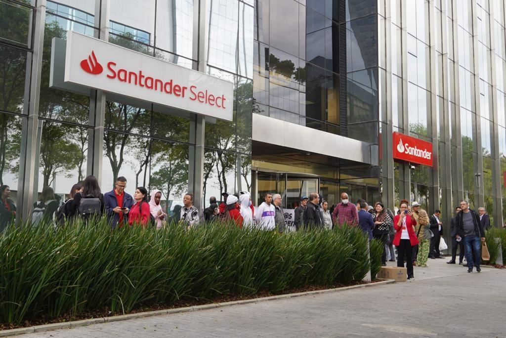 Bancários protestam contra terceirização no Santander Foto: Cleiciane Tomé
