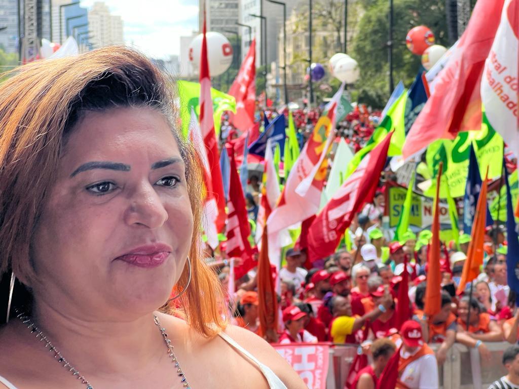 Neiva Ribeira, eleita presidenta do Sindicato dos Bancários de São Paulo para a gestão 2023/2027, no 1º de maio 2023 Unificado das Centrais Sindicais, no Vale do Anhangabaú, em São Paulo. Foto: Roberto Parizotti.
