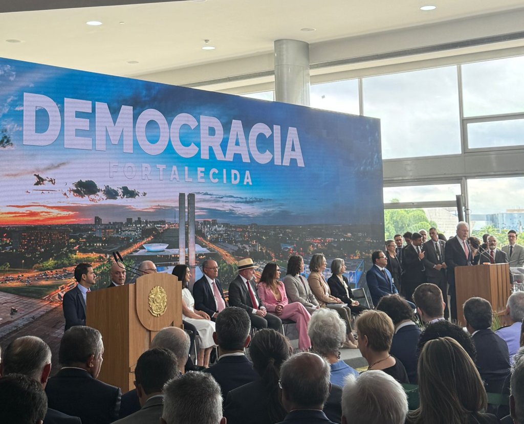 Ato a favor da democracia no Palácio do Planalto
