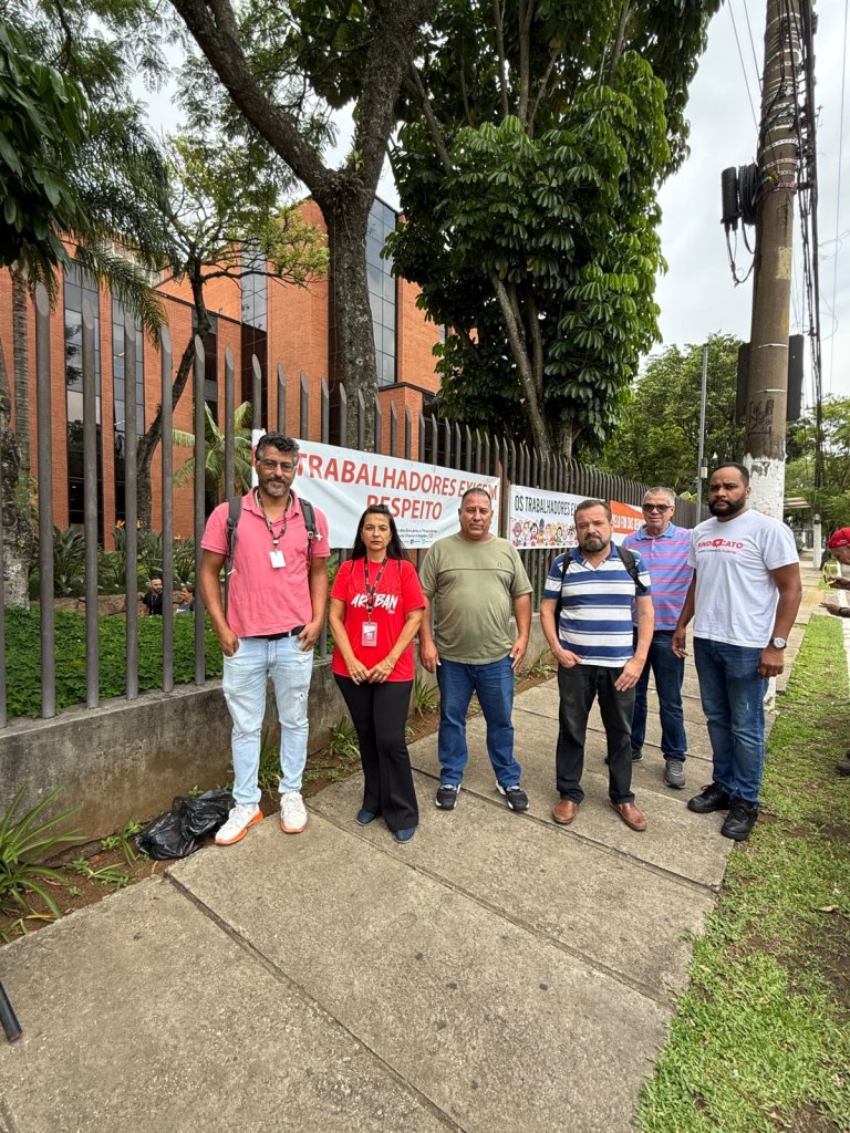 Representantes do Sindicato durante protesto contra demissões em massa no Banco Pan
