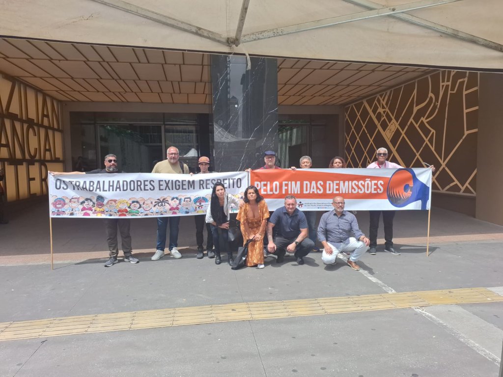 Representantes do Sindicato durante protesto contra demissões em massa no Banco Pan
