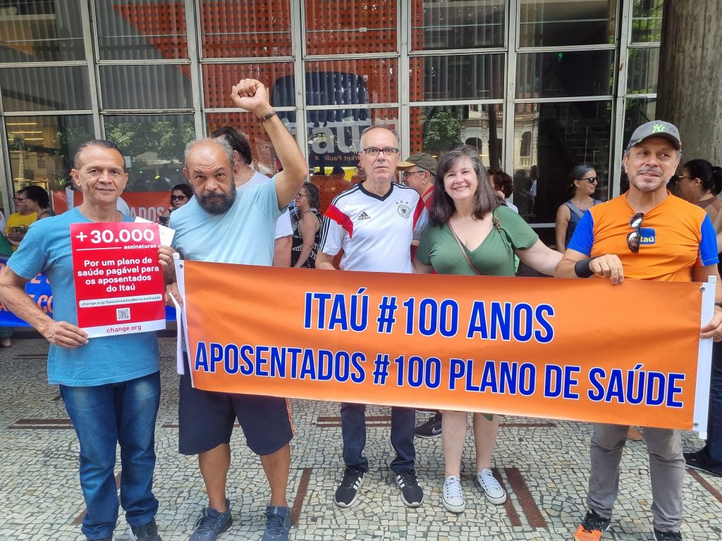 Aposentados do Itaú protestam em todo o país pelo direito a um plano de saúde acessível
