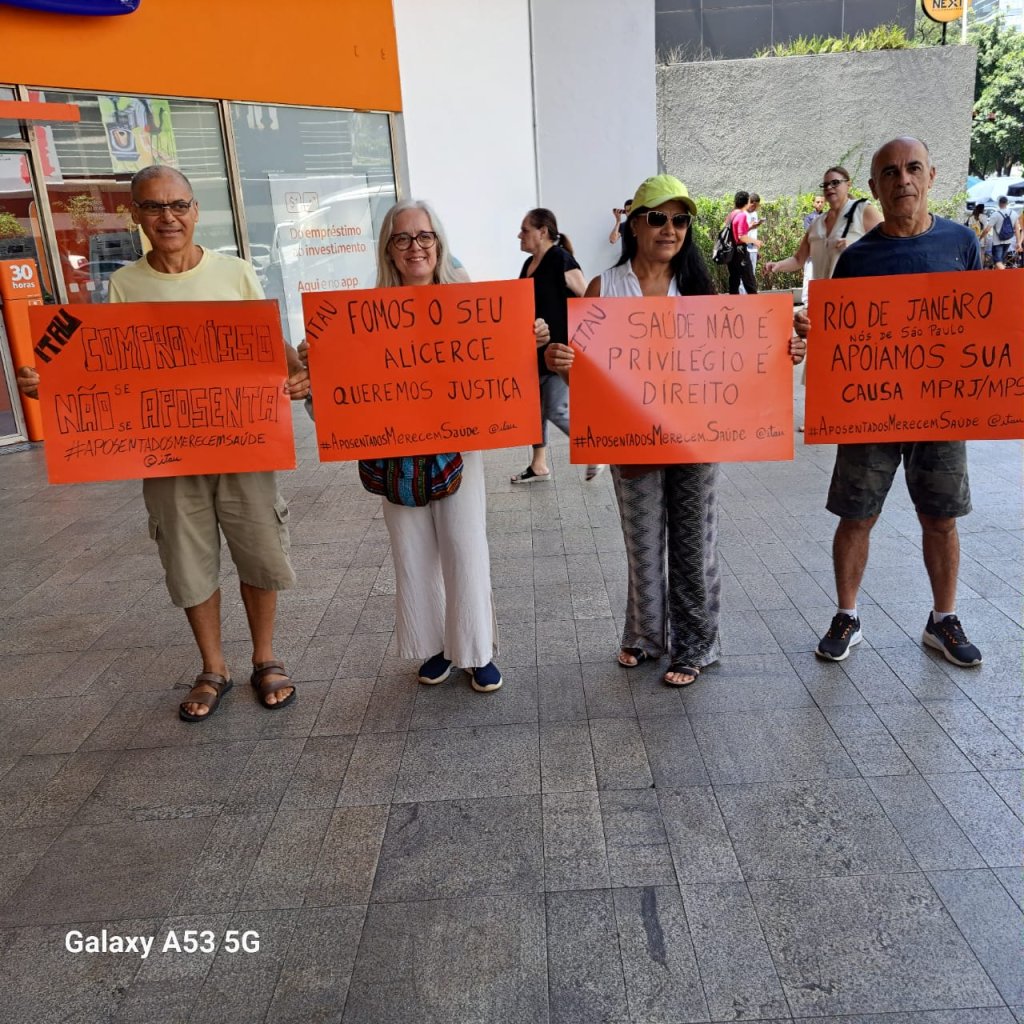 Aposentados do Itaú protestam em todo o país pelo direito a um plano de saúde acessível
