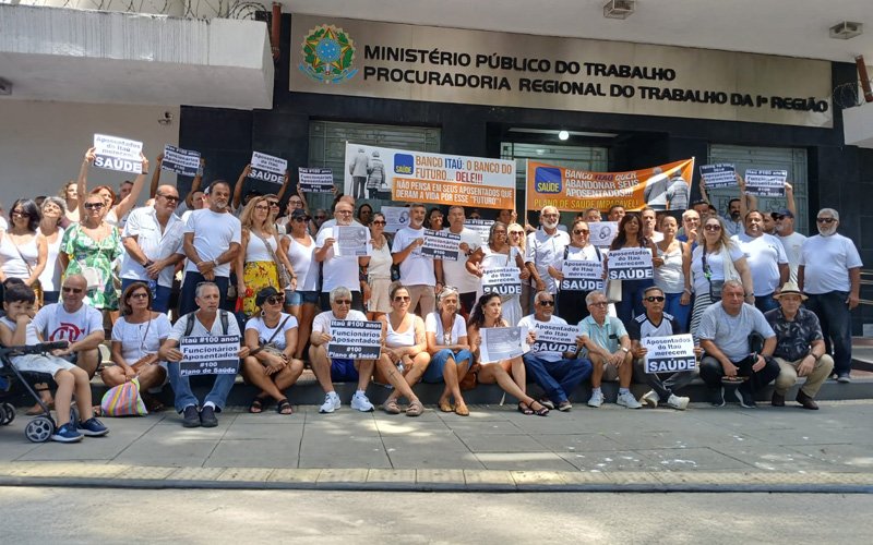 Aposentados do Itaú protestam em todo o país pelo direito a um plano de saúde acessível
