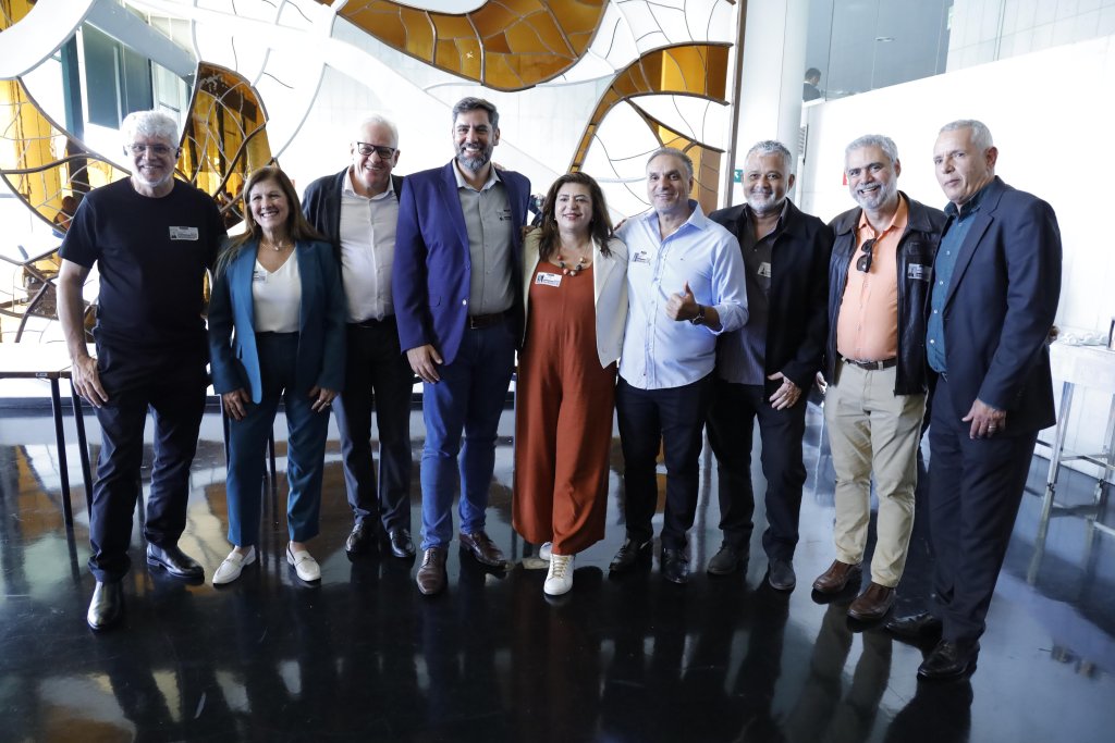 Fenae 54 anos
