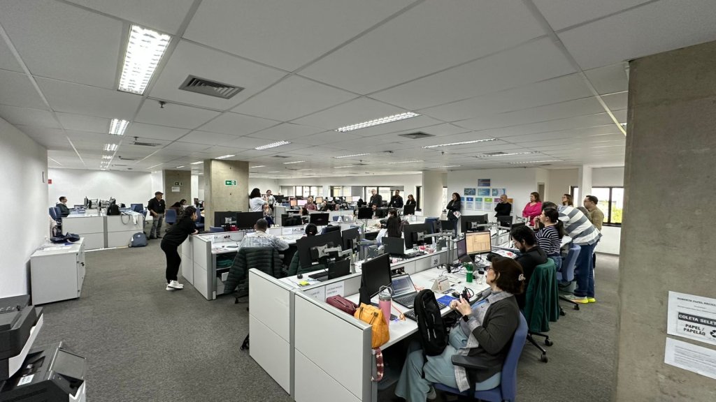Em meio às negociações para a renovação do Acordo Coletivo de Trabalho do Saúde Caixa, dirigentes do Sindicato dos Bancários de São Paulo e da Apcef/SP visitaram os empregados lotados no prédio da rua São Joaquim
