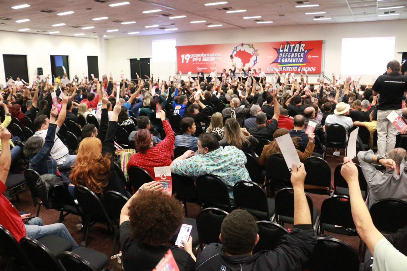 Aprovação do plano de lutas fechou a conferência dos bancários Foto: Anju