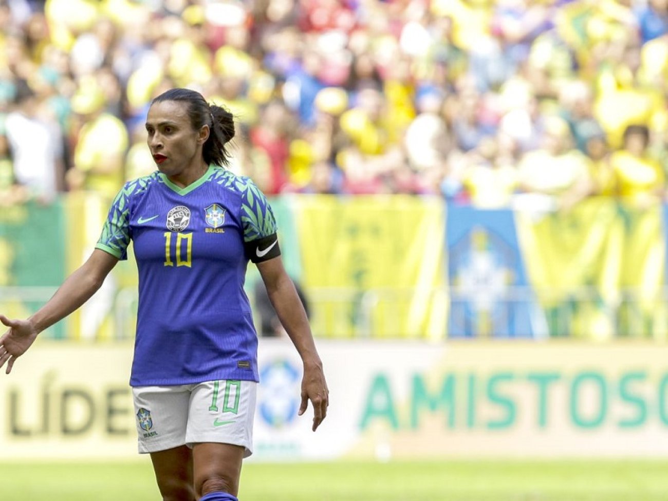Marta durante jogo amistoso entre as seleções de Brasil e Chile. Foto: Marcelo Camargo/Agência Brasil Imagem mostra a jogadora da Seleção Marta