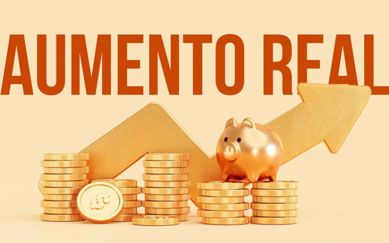 Imagem: Freepik Imagem de um gráfico ascendente, com pilhas de moedas, acompanhado das palavras "aumento real"