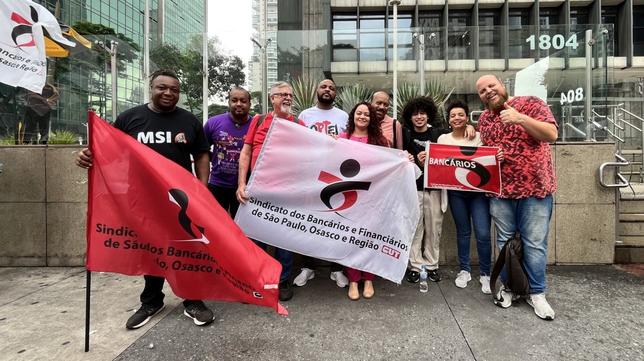 Foto: Seeb-SP Sindicato presente no ato, em frente ao Banco Central, pela queda na Selic