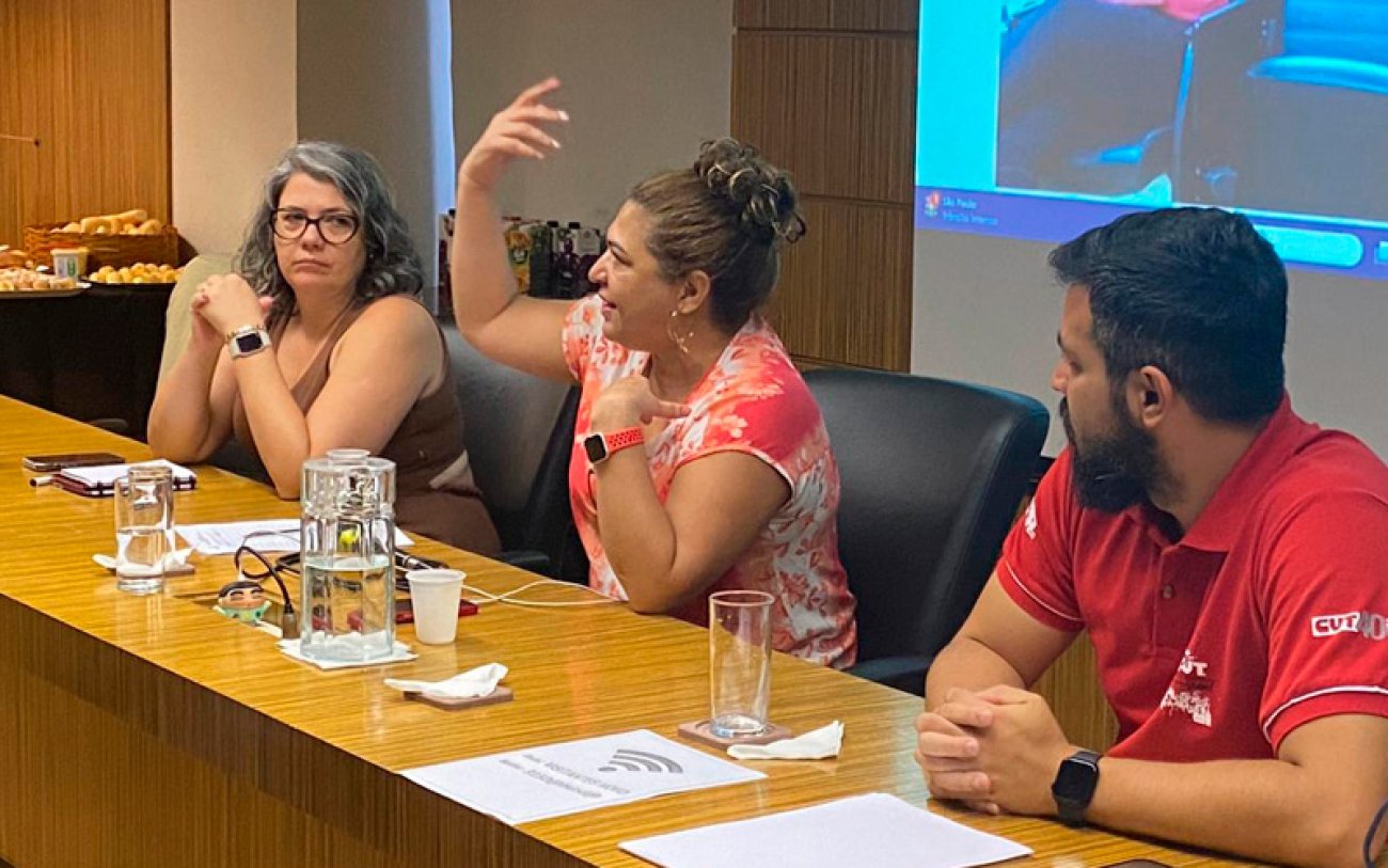Ana Beatriz Garbelini, Neiva Ribeiro e Antonio Netto durante encontro com delegados sindicais