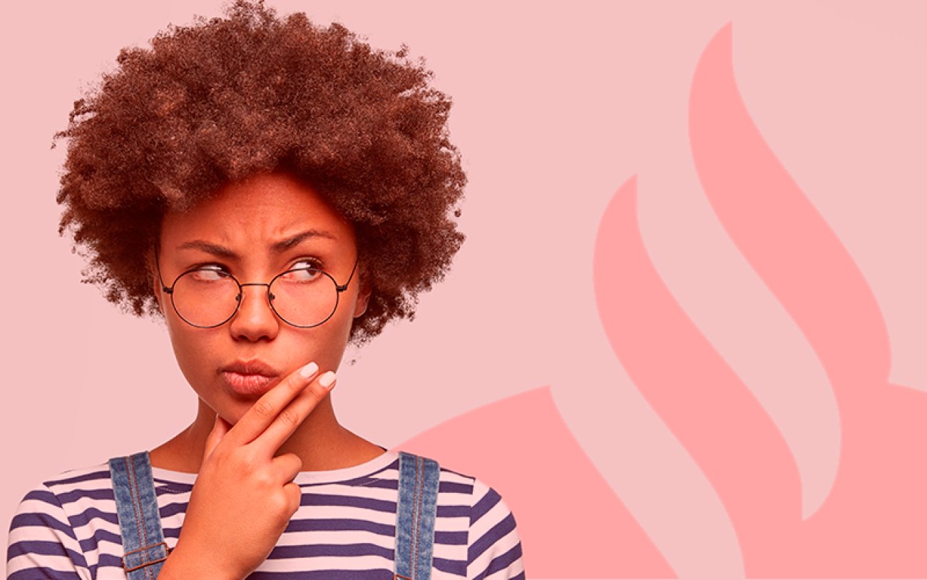 Imagem mostra uma jovem negra com semblante de dúvida e incredulidade, ao lado do logo do Santander