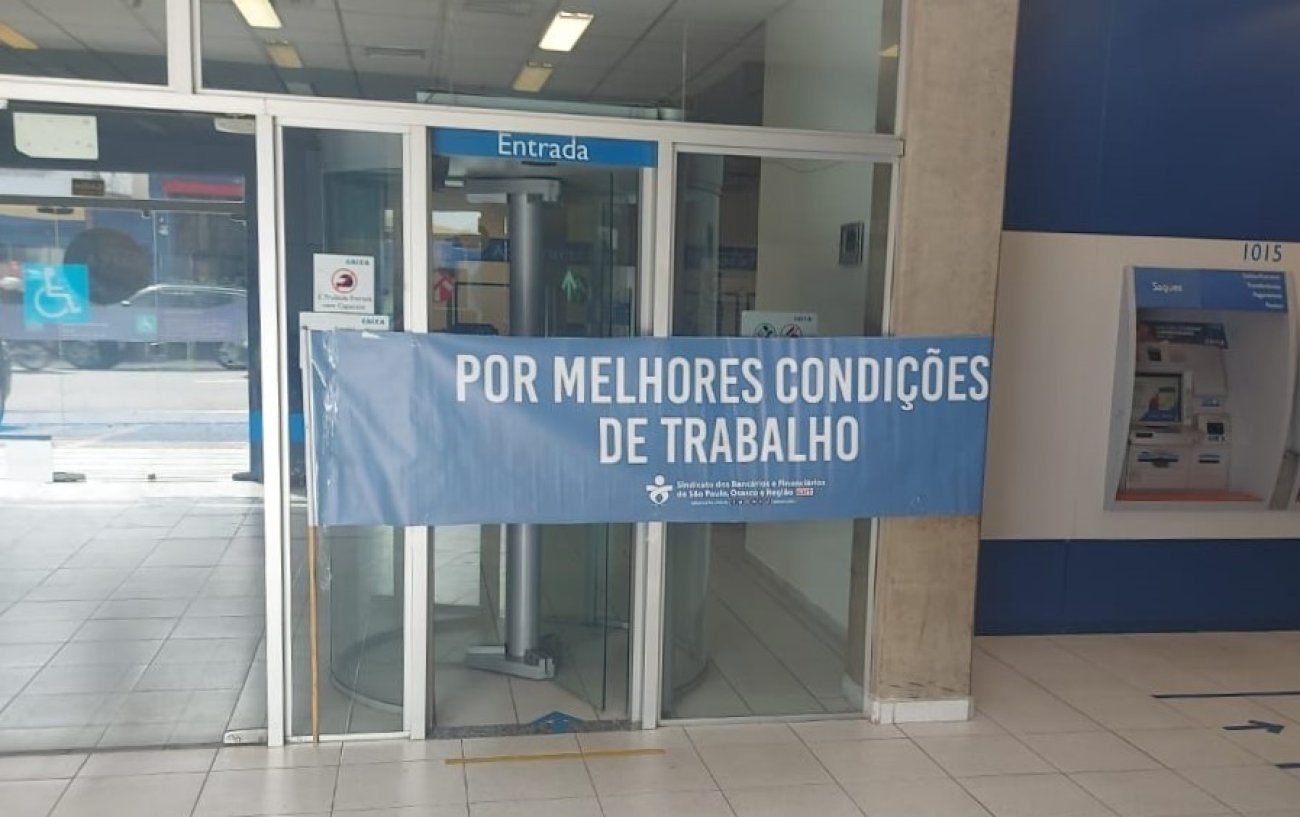 Sindicato cobra soluções imediatas da Caixa após fechamento de agência por falta de ar-condicionado Sindicato cobra soluções imediatas da Caixa após fechamento de agência por falta de ar-condicionado