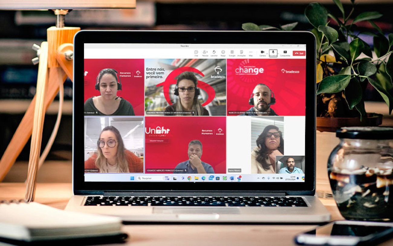 montagem/unplash Imagem de um laptop, com a reunião entre o banco e o Sindicato na tela