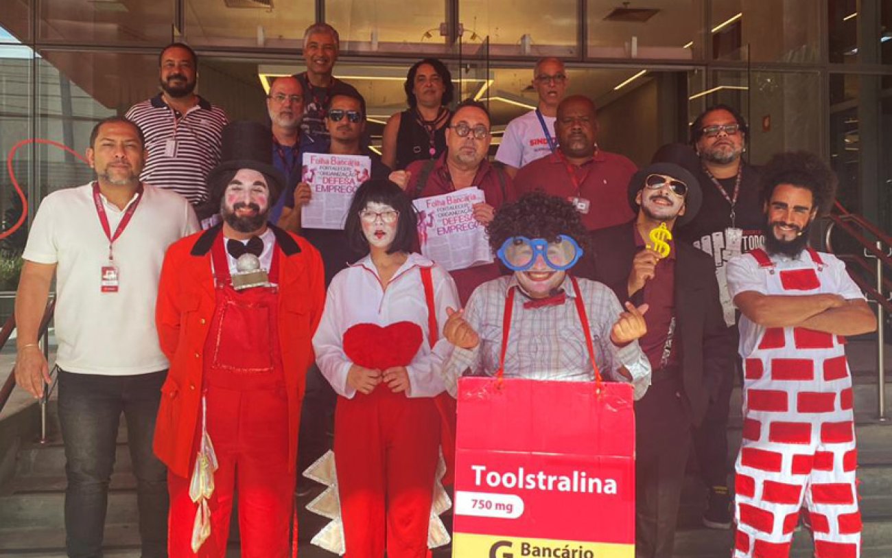 Imagem mostra protesto do Sindicato contra a reestruturação no Bradesco