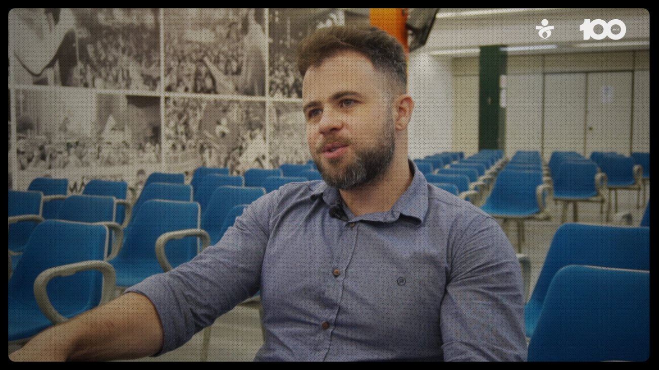 SEEB-SP Edegar Faria, dirigente sindical, cabelos curtos e loiros, camisa azul e barba por fazer