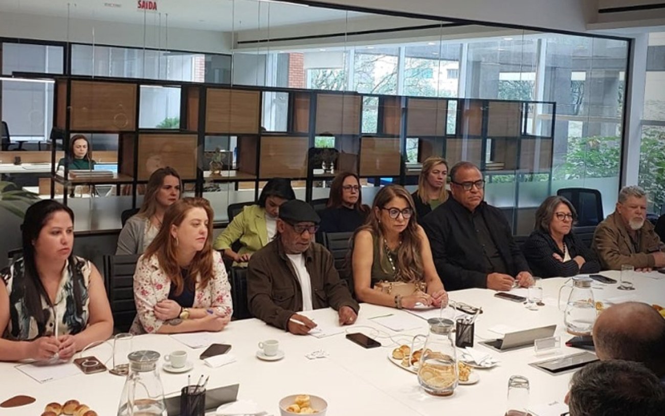 Coletivo Nacional dos Financiários rejeitou as propostas rebaixadas na mesa (foto: Contraf-CUT) Foto da mesa de negociação de quinta 5, entre representantes dos financiários e das financeiras